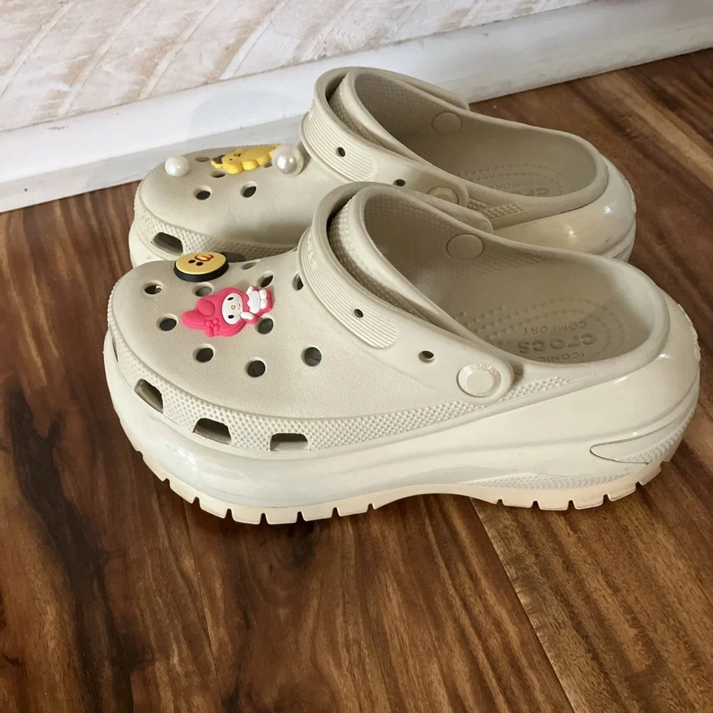 Crocs Platform Men's 5  Women's 7 Classic Stomp Clog Chalk/Ivory With Charms